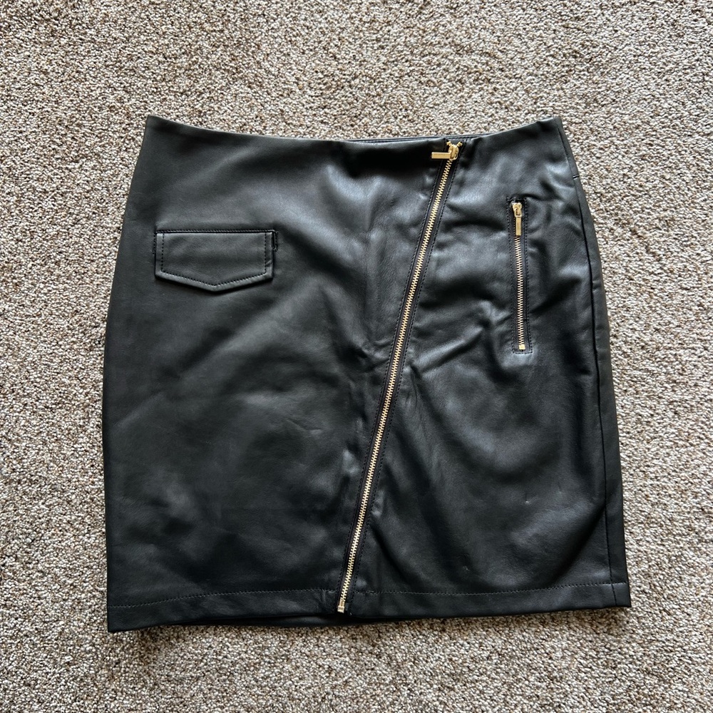 Bebe skirt
